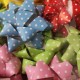 ESTRELLAS ADHESIVAS ESTAMPADO PUNTOS 20 MM 36 UND